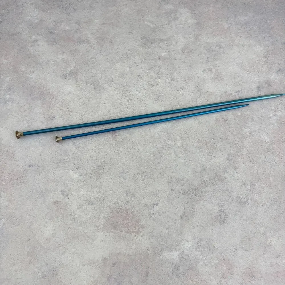 Lot of Knitting Needles Various Sizes 5 Pairs 2 Singles Bates Boye Aluminum Case